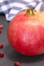 More images for how do you know if a pomegranate is ripe » How To Cut And Juice A Pomegranate Health Benefits Tipbuzz