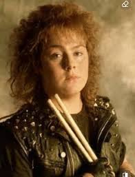 Tecnicamente eu sou melhor que meu pai…” Jura que o Jason Bonham disse  isso? Tá, Jason? Será que surtou? Pirou na batatinha? Ou foi só uma  avaliação pessoal sobre técnica de instrumento,