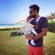 حماقي ينشر الصورة الأولى برفقة ابنته فاطمة best selling albums mtv awards singer