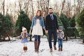 Christmas Card Photo Ideas Christmas Tree Stand Photos Family Photo Ideas Winter Fam Family Photo Outfits Winter Winter Family Photos Winter Family Pictures