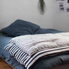 Sur Matelas Coloris Futon Living Room Futon Bedroom Diy Futon