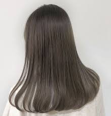 髪型 髪色 ヘアカラー ヘアスタイル トレンド 外国人風 透明感 小顔 グラデーションカラー インナーカラー ハイライトカラー ブラウン ベージュ グレージュ 髪 色 ヘアスタイル ロング 冬 髪型