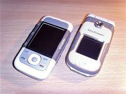File:Nokia 5300 vs Sony Ericsson W710 ...