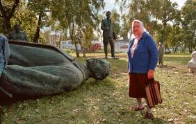 Repárese en lo que esto suponía para un país que se sea como fuere, en el libro negro del comunismo este sistema político pasó a sentarse en el banquillo de los acusados. Comunismo La Doctrina Politica Mas Criminal Creada Por El Hombre By Luciano Suarez Medium