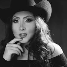 Clarissa Doyle's Instagram, Twitter & Facebook