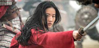 Lorsque l'empereur de chine publie un décret stipulant qu'un homme de chaque famille du pays doit intégrer l'armée impériale pour combattre des envahisseurs venus du nord, hua mulan. Critica De Mulan Una Pelicula Que Pone A Pelear Al Cine Y Al Streaming La Estatuilla