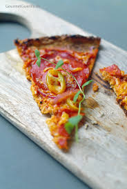 Magic Low Carb Unglaublich Krosse Pizza Mit Chorizo Paprika Und Roten Zwiebeln Aber Ohne Mehl Gourmetguerilla S Foxy Food