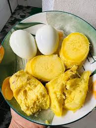 Khoai lang nhật lòng vàng bở tung thơm phức ngọt đậm, hàng mới tinh vừa về.  Bữa sáng gọn dáng đẹp da đơn giản thôi ạ, các bác ăn khoai, ăn trứng