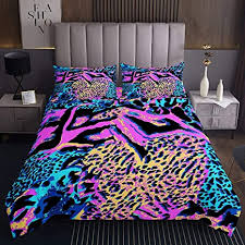Decorate the jungle theme bedroom with faux animal prints, bed draped with sheer mosquito netting, african artifact accents, rustic furnishings, bamboo window. Amazon Com Feelyou Girls Leopard Print Quilted Coverlet Women Cheetah Print Coverlet Set Chic Wild Animal Style Art Bedspread For Daughter Pink Blue Luxury Quilted Room Decor King Size Bedding Collection Home