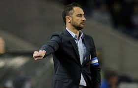 Vítor pereira sat on the bench of substitutes, in the 2002/2003 season, to coach padroense's c junior team, performing the same functions at fc porto in the following 2003/2004 season. Vitor Pereira New Coach Of Olympiacos Olympiakos Olympiacos Org