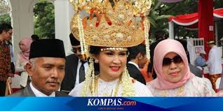 Beberapa pelatih (coach) tim sepakbola di kabupaten flores timur pun memberi prediksi terkait pesta olahraga di negara benua biru itu. Jokowi Bagi Bagi Sepeda Untuk Pemenang Kostum Terbaik Di Upacara Hut Ri