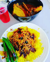 Nasi kandar is a traditional dish from northern malaysia, originating in penang. Nasi Kandar Uncle Botak Sg Ramal V Restorane Nasi Kandar Mutiara Tanjung