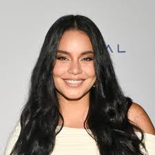 Watch Kelly Rowland's son Titan take his first steps