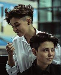 Twin Queens En 2020 Cheveux Courts Cheveux Androgynes Cheveux