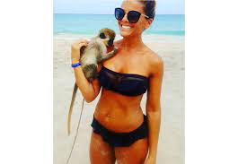 O formato será conduzido por catarina furtado, josé carlos malato, jorge gabriel e sónia araújo a partir a praça estreia às 10h e volta a reunir sónia araújo e jorge gabriel nas manhãs da estação. A Idade Nao Passa Por Ela Sonia Araujo Em Grande Forma Na Praia Aos 48 Anos