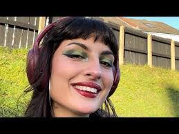 Eva Tate's Instagram, Twitter & Facebook