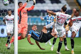 E a retaliação do são paulo veio. Gremio Derrota O Sao Paulo No Primeiro Jogo Na Semi Da Copa Do Brasil Bem Parana