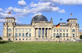 Gebaut worden war es im jahr 1894, und der architekt hieß als dann der bundestag wieder nach berlin kam, musste das gebäude neu hergerichtet werden. Reichstag Besichtigung Ohne Anstehen Tickets Fur Fuhrungen