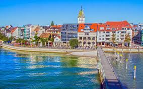 Friedrichshafen Fridrishafin Almanya Nin En Guneyinde Isvicre Ile Ortak Siniri Olusturan Konstanz Golu Bodensee Kenarinda Kurulmus S Goller Sehir Turizm