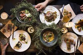 17 Spots To Eat Christmas Dinner In Nyc This Holiday Season Traditional Christmas Dinner Dinner Restaurants Christmas Eve Dinner