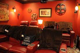 This particular basement theater room has a dark shade color that helps you to enjoy your favorite movie better. Pin On Movie Room