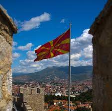 De huidige vlag van macedoniã« is in gebruik sinds oktober 1995. Noord Macedonie Hoopt Eindelijk Navo Lid Te Worden Trouw