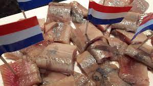 De jaarlijkse veiling van het eerste vaatje hollandse nieuwe stond geagendeerd op donderdag 11 juni 2020. De Hollandse Nieuwe Is Dit Jaar Beter Dan Ooit Maar Echt Foodlog