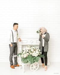 Yang mana jadi pilihan anda? 13 Ide Pre Wedding Tak Bersentuhan Bagi Yang Berhijab Mesra Namun Tetap Santun Dan Elegan