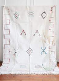 Berber textiles can be identified by region and tribe, detailed with the small symbols seen here are traditional berber tattoos and indicate that the motifs originated in the fez region. Textile Treasury Cactus Silk Justina Blakeney