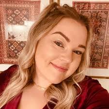 Kelly Willman's Instagram, Twitter & Facebook