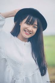 Nhã phương bới tóc cao, để lộ vai trần nõn nà khi diện chiếc váy trắng lông vũ tuyệt đẹp. Nhá»¯ng Kiá»ƒu Toc Ä'áº¹p Cá»§a Nha PhÆ°Æ¡ng Duyen Dang Ráº¡ng Ngá»i Danh Cho Báº¡n Gai Giay Ná»¯ Kiyomi