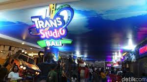 Bermodalkan dengan area seluas 4,2 hektare, menjadikan wisata berlibur ini merupakan tempat hiburan indoor terbesar di dunia. Tiket Trans Studio Bali Theme Park