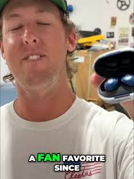 Raycon's! The Everyday Earbud Classics are reliable, comfy, and go  everywhere. Noise cancellation, multi-point connectivity, wireless  charging! #Raycon #Earbuds #Tech #Wireless #Audio