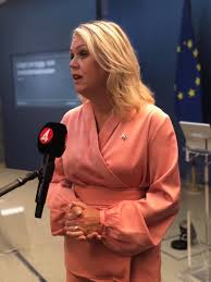 Lena Hallengren Karolinska Universitetssjukhuset Stoppar Facebook