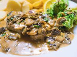Schweinefilet Mit Champignons Und Sosse Aus Dem Ofen Rezept Kochbar De