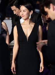 기생충 영화의 세계적인 흥행으로 조여정은 탑여배우 대열에 합류를 했는데요. ì¡°ì—¬ì • ê¸°ìƒì¶© í™©ê¸ˆì¢…ë ¤ìƒ ìˆ˜ìƒì— ìž…ì„ ê·€ì— ê±¸ê³  ë¬´í•œ ë°˜ë³µ ì¤'ì•™ì¼ë³´