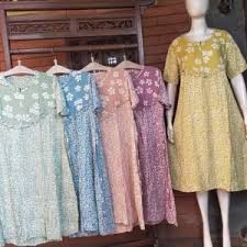 Cara untuk membuat pola ini tidaklah terlalu rumit karena terbagi menjadi beberapa bagian seperti pola atas bawah, dasar lengan, pola dasar atas dan pola dasar bawah. 10 Kelebihan Baju Daster Yang Dibuat Dari Kain Rayon