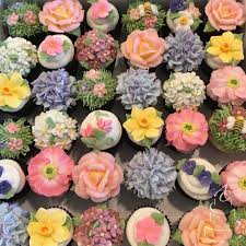 Mini Flower Cupcakes Cupcakes Cupcake Buttercreamflowers Flowercupcakes Russian Cake Decorating Flower Cupcakes Cupcakes Decoration