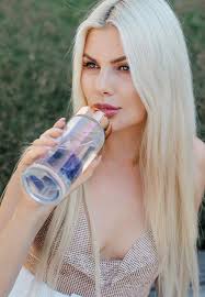 CRYSTALLOVE AMETHYST WATER BOTTLE WITH STRAW