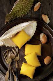 Ia lazimnya dibuat dari tepung gandum (crepes de inti kastard durian: Cucina Tropica Crepes Filled With Durian Custard Fotografi Makanan Makanan Dan Minuman Poster Makanan