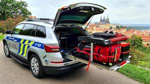 Search nearly 14 million words and phrases in more than 470 language pairs. Kodiaq V Barvach Policie Se Hlasi Do Sluzby Velitele Vozi I Beranidlo Idnes Cz