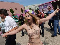 Nacktprotest bei Eröffnung von Barbie-Haus | Welt