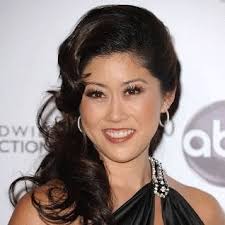 Proud Asian American nurse honors her mother's dedication