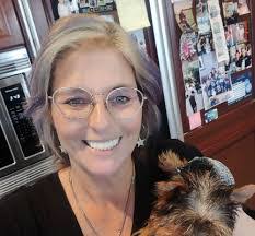 Melanie Goss's Instagram, Twitter & Facebook