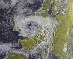Bunu sağlayan hava olayı downburst imiş. 2