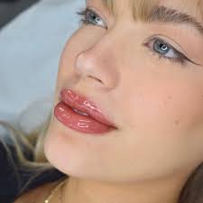 New Shape Alert 👄 The perfect lip tattoo transformation to showcase how  the tattoo can really give shape and definition while still looking  natural. ✨swipe to see what her lips looked like