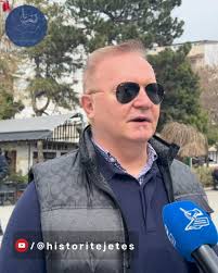 E kam pas kancerin dy here, sikur mos te kishte cene bashkeshorti nuk besoj  ce do ja kisha dale"