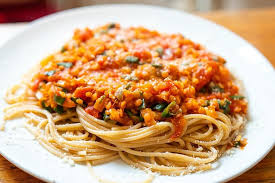 Linsenbolognese Mit Pasta Und Fruhlingszwiebeln Von Schlabbermaus Chefkoch Linsenbolognese Vegetarisch Kochen Rezepte