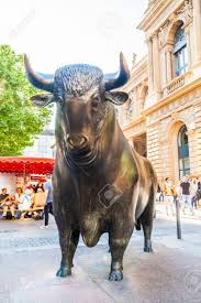 Man muss schon in die zeit der goldgräber im amerikanischen bundesstaat kalifornien zurückgehen, um die antwort zu finden. Frankfurt Deutschland 16 Mai 2014 Die Bulle Und Bar Statuen An Der Frankfurter Wertpapierborse In Frankfurt Am Main Deutschland Frankfurter Borse Ist Der 12 Grosste Borsen Nach Marktkapitalisierung Lizenzfreie Fotos Bilder