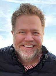 Julia Pew's Instagram, Twitter & Facebook